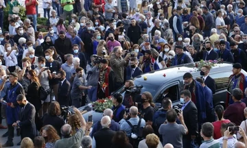 «Αθάνατος» - Συγκινητικές εικόνες στο «ύστατο χαίρε» στον Μίκη Θεοδωράκη