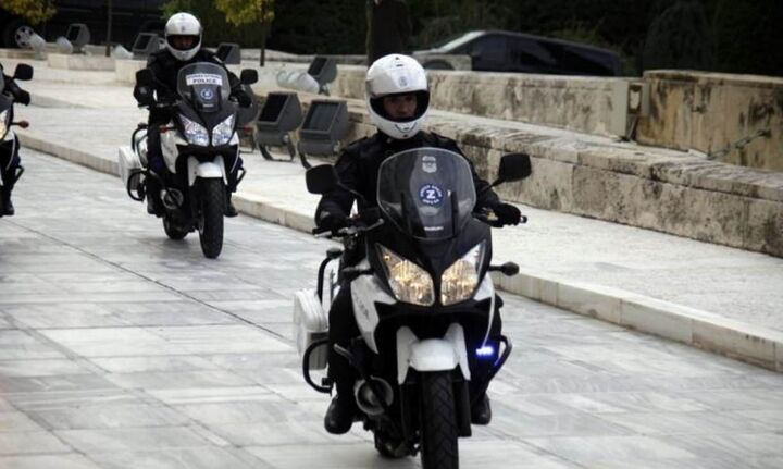 Π. Φάληρο: Τραυματίστηκε σε καταδίωξη αστυνομικός της ομάδας ΔΙΑΣ - Εμβόλισαν τη μηχανή του