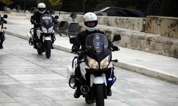 Π. Φάληρο: Τραυματίστηκε σε καταδίωξη αστυνομικός της ομάδας ΔΙΑΣ - Εμβόλισαν τη μηχανή του