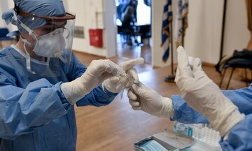 Κορωνοϊός: 2.422 νέα κρούσματα, 364 διασωληνωμένοι και 37 νεκροί