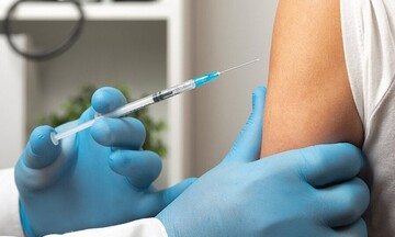 Μ. Θεμιστοκλέους: Τη Δευτέρα οι ανακοινώσεις για την τρίτη δόση εμβολίου