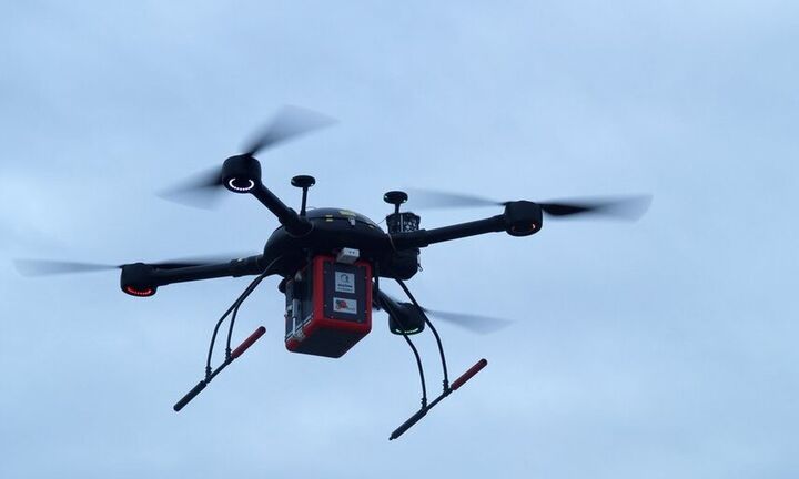 Πρωτοπορούν ξανά τα Τρίκαλα: Πραγματοποιήθηκε η πρώτη πτήση στην Ευρώπη μεταφοράς φαρμάκων με drone 