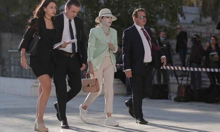 Παρούσα και η κατηγορουμένη σήμερα στη δίκη για την επίθεση με βιτριόλι