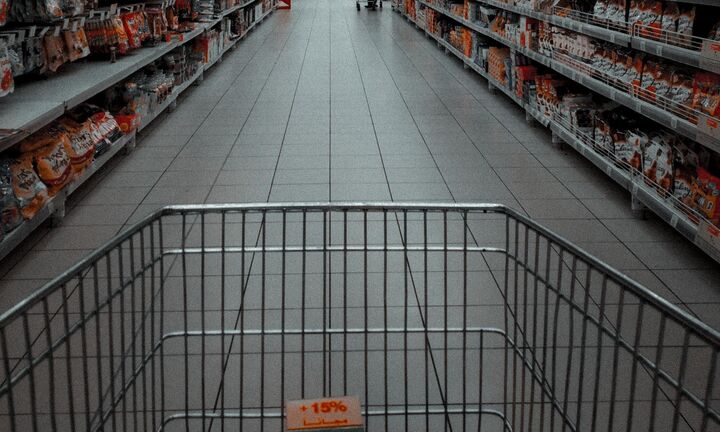 Ακριβαίνει το καλάθι του σουπερμάρκετ - Δραστικές παρεμβάσεις για την ακρίβεια υπόσχεται η κυβέρνηση