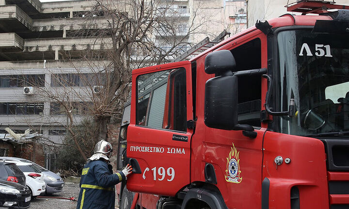 Συναγερμός στην Πυροσβεστική - Φωτιά ξέσπασε σε υπόγειο κτιρίου τράπεζας στη Σταδίου
