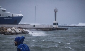 Προβλήματα σε ακτοπλοϊκά δρομολόγια - Βροχές και καταιγίδες την Παρασκευή