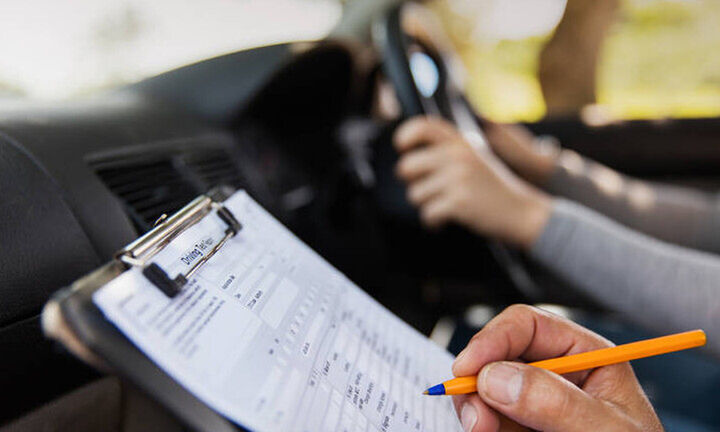 Δίπλωμα οδήγησης από τα 17 - Όλες οι αλλαγές του ν/σχ «Οδηγώντας με Ασφάλεια»