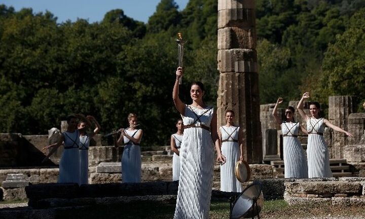 Αναψε η Ολυμπιακή Φλόγα στην Αρχαία Ολυμπία