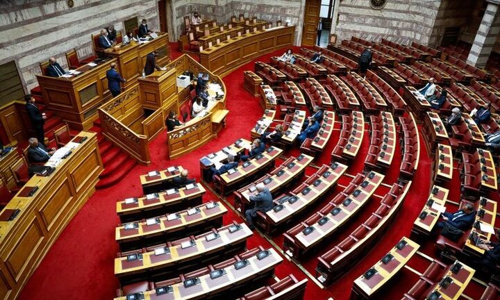 Βουλή: Υπερψηφίστηκε το ν/σ για το πλαίσιο εκπαίδευσης και εξέτασης υποψηφίων οδηγών