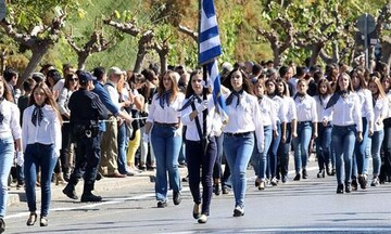 Σέρρες: Μόνο σημαιοφόροι και παραστάτες στις μαθητικές παρελάσεις