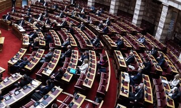 Βουλή: Υπερψηφίστηκε το ν/σ για τις λαϊκές αγορές