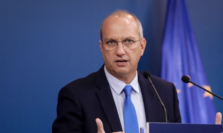 Οικονόμου: Δεν μπορεί να προσφέρει τώρα τίποτα ο υποχρεωτικός εμβολιασμός