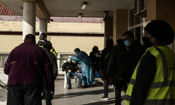 Εξαδάκτυλος: Aπαντά γιατί εξαιρέθηκαν οι εκκλησίες από το μέτρο των rapid test