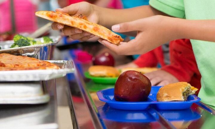  Βουλή: Ψηφίσθηκε η τροπολογία για τη διανομή σχολικών γευμάτων