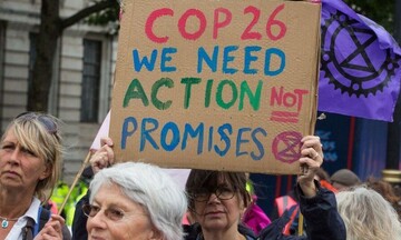 Κουνάνε το δάκτυλο για το κλίμα αλλά ταξιδεύουν με... τζετ