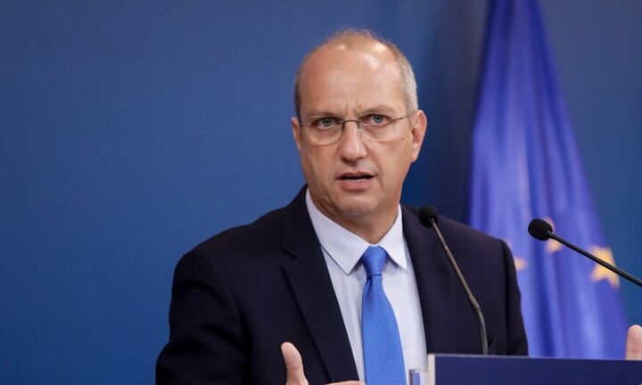 Οικονόμου: Γιατί αποφασίσαμε τεστ σε εκκλησίες- Κυρώσεις στους πιστούς που δεν τηρούν το μέτρο