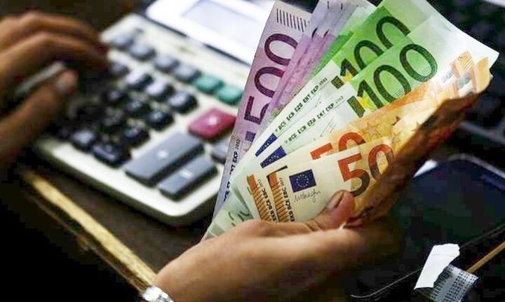 Μέχρι τέλος Δεκεμβρίου η ενίσχυση σε πάνω από 1 εκατ. υγειονομικούς, χαμηλοσυνταξιούχους και ΑμΕΑ