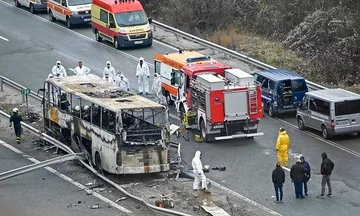 Με λήψη DNA η αναγνώριση των 46 θυμάτων της πυρκαγιάς που ξέσπασε σε τουριστικό λεωφορείο (vid)