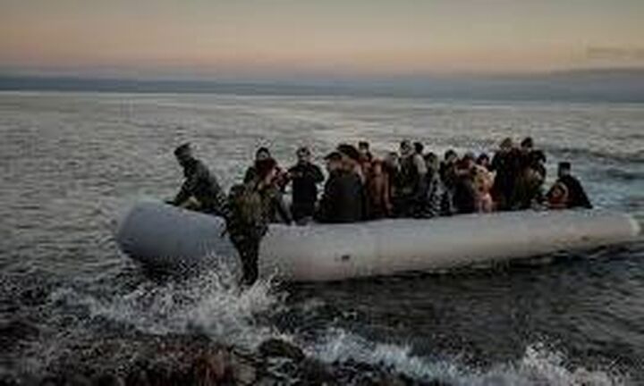 Υπ. Μετανάστευσης: Οι αιτούντες άσυλο δεν θα μεταφέρονται για παραμονή σε δομές σε νησιά και Έβρο