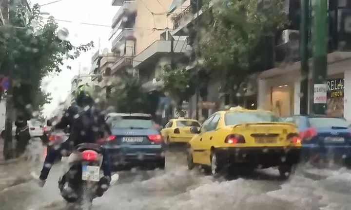 Προβλήματα στην Αττική από την κακοκαιρία - Που έχει διακοπεί η κυκλοφορία 