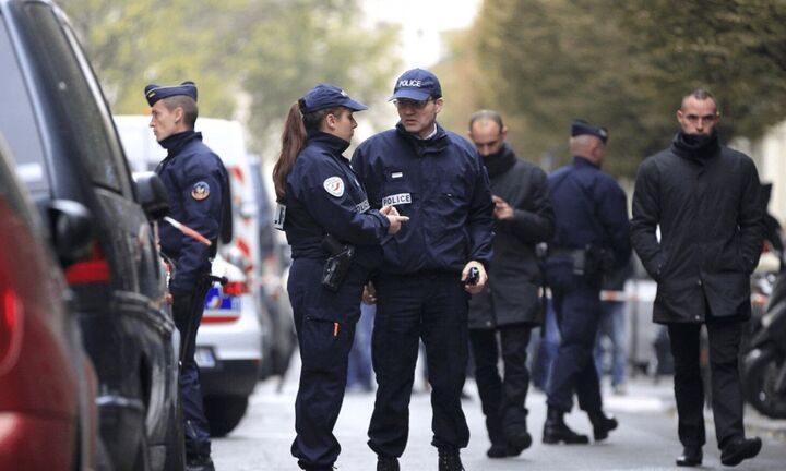 Γαλλία: Άνδρας ντυμένος νίντζα τραυμάτισε με ξίφος γυναίκες αστυνομικούς
