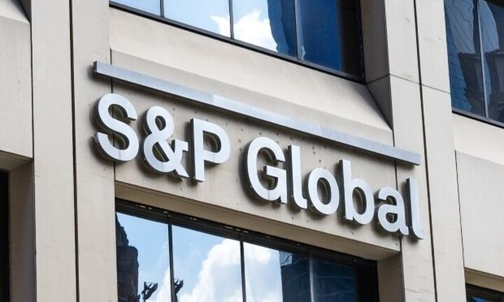 S&P: Κίνδυνος για την Τουρκία από την προσπάθεια της Κεντρικής Τράπεζας να σώσει τη λίρα