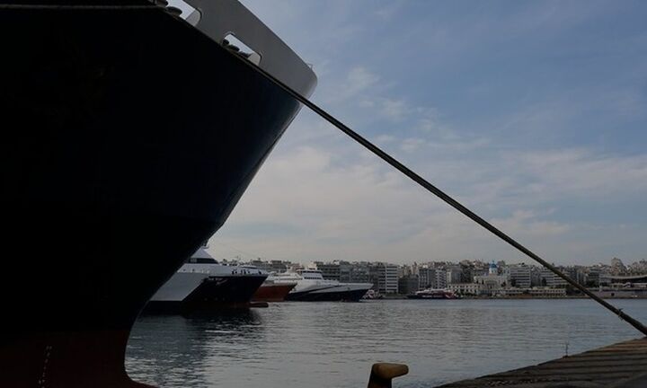 Δεμένα τα πλοία στα λιμάνια έως σήμερα τα μεσάνυχτα