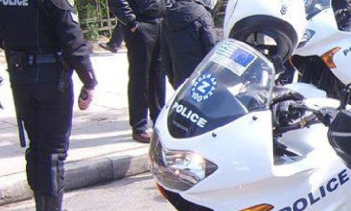 Άγρια συμπλοκή έξω από τα δικαστήρια-Τουλάχιστον 20 προσαγωγές