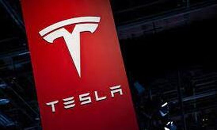 Tesla: Ο Ίλον Μασκ πώλησε μετοχές αξίας άνω των 16 δισεκατ. δολαρίων