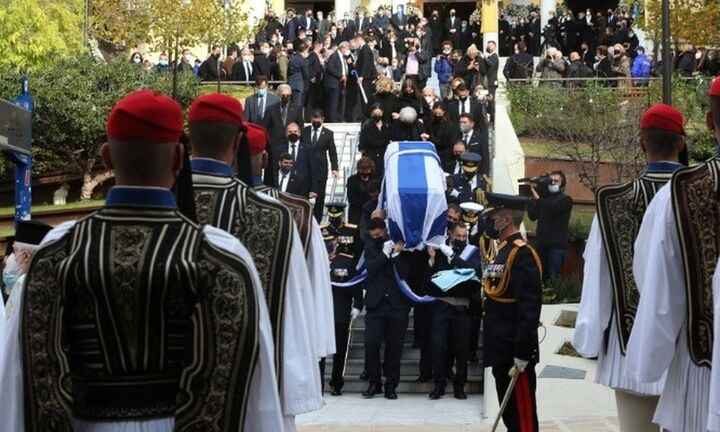 Με τιμές αρχηγού κράτους η ταφή του Κάρολου Παπούλια σήμερα στα Ιωάννινα