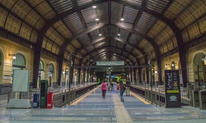 Πώς λειτουργούν τα μέσα μαζικής μεταφοράς την παραμονή Πρωτοχρονιάς