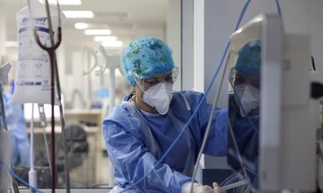 Κορωνοϊός: Νέο αρνητικό ρεκόρ με πάνω από 50.000 κρούσματα, 61 νεκροί, 619  διασωληνωμένοι
