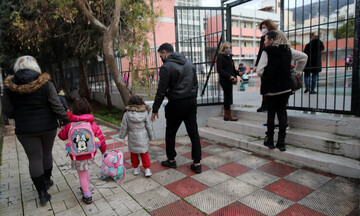 Άδεια ειδικού σκοπού για γονείς μαθητών που νοσούν: Την Τετάρτη η ρύθμιση  