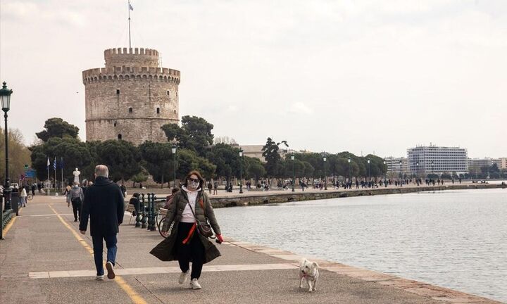 Θεσσαλονίκη: Ενδείξεις σταθεροποίησης του ιικού φορτίου του SARS-CoV-2