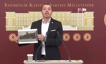 Βουλευτής του Ερντογάν διαστρεβλώνει την ιστορία: «Έλληνες και Αρμένιοι έκαψαν τη Σμύρνη» (vid)