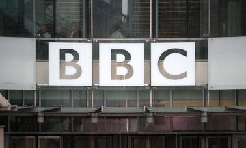  Βρετανία: Η κυβέρνηση παγώνει τη χρηματοδότηση του BBC για τα επόμενα δύο χρόνια