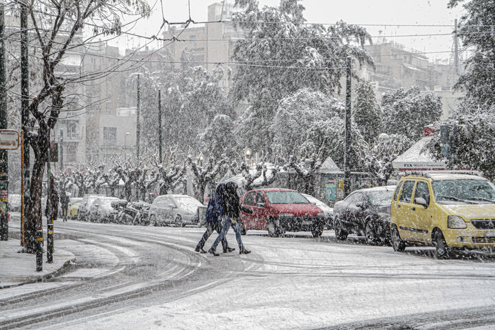 Σταδιακή υποχώρηση της κακοκαιρίας με εξασθένηση και περιορισμό των φαινομένων