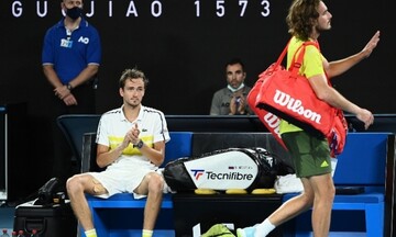 Στ. Τσιτσιπάς: Θα λύσει τις «διαφορές» του με τον Μεντβέντεφ στον προημιτελικό του Australian Open