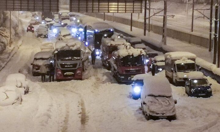 Πρώτη αγωγή από εγκλωβισμένη οδηγό στην Αττική Οδό - Το ποσό που ζητεί