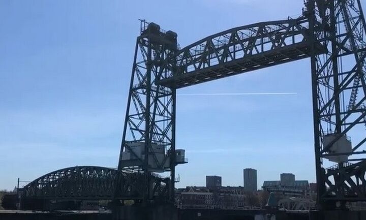 Θα καταστρέψουν εμβληματική γέφυρα στο Ρότερνταμ για να περάσει το νέο megayacht του Τζεφ Μπέζος