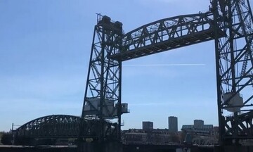 Θα καταστρέψουν εμβληματική γέφυρα στο Ρότερνταμ για να περάσει το νέο megayacht του Τζεφ Μπέζος