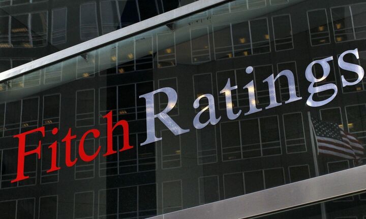 Ο Fitch αναθεωρεί: Ταχύτερη μείωση του Ελληνικού χρέους παρά την αύξηση του κόστους δανεισμού