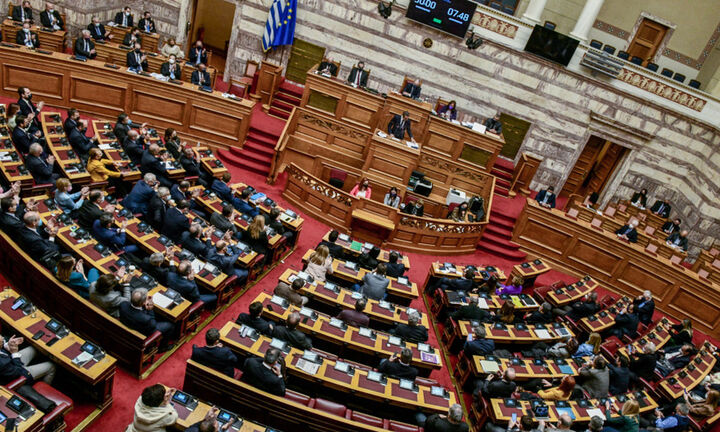 Βουλή: Υψηλοί τόνοι στη συζήτηση του ν/σχ για τον ΕΦΚΑ - Το βράδυ η ονομαστική ψηφοφορία