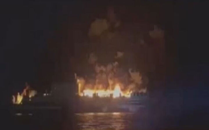 Πυρκαγιά στο Euroferry Olympiα: Τουλάχιστον 278 άνθρωποι αποβιβάστηκαν-Μεταφέρονται στην Κέρκυρα
