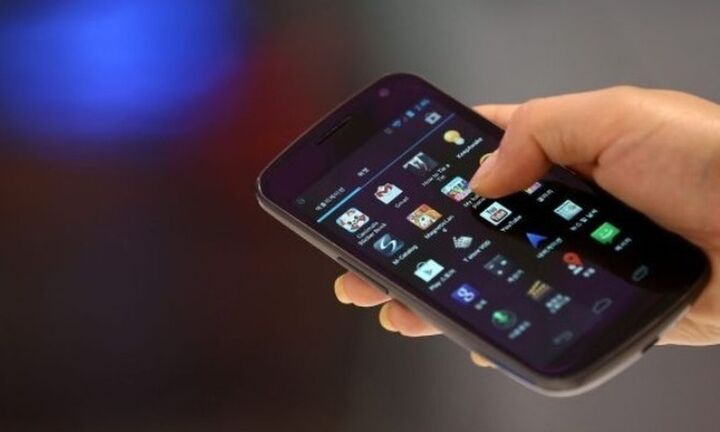 Mobilefees.gov.gr: Πάνω από 500.000 αιτήσεις νέων για απαλλαγή από τέλη κινητής και καρτοκινητής