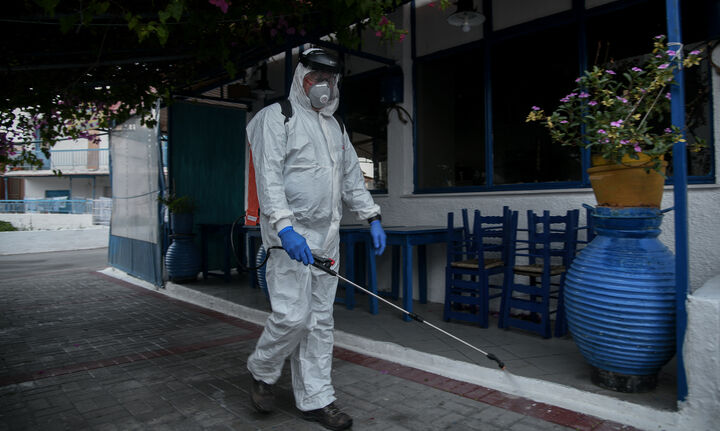 Σαρηγιάννης: Πτώση στα 2.000 κρούσματα κοντά στο Πάσχα – «Yπερβολικά μεγάλος» ο αριθμός θανάτων