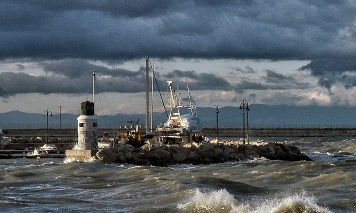 Ισχυρά κατά τόπους φαινόμενα σήμερα σε Αιγαίο, Εύβοια και Κρήτη