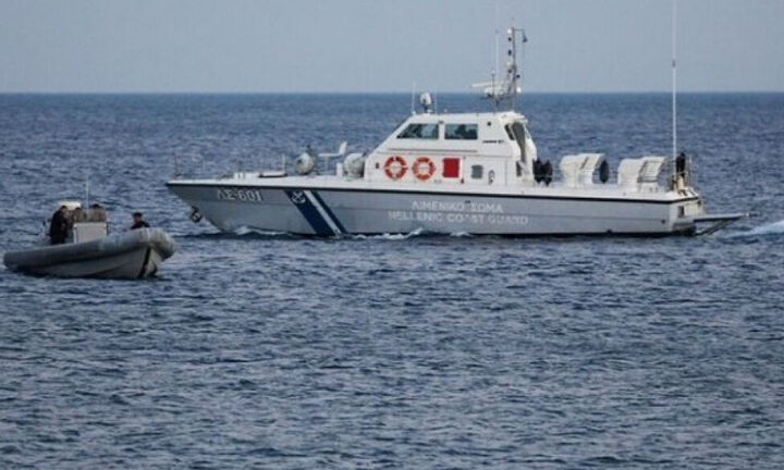 Σοβαρό επεισόδιο με σκάφος του Λιμενικού και τουρκικό αλιευτικό στις Οινούσσες