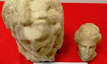 Μαρμάρινες κεφαλές γυναικείων αγαλμάτων της Ρωμαϊκής περιόδου σε διαμέρισμα