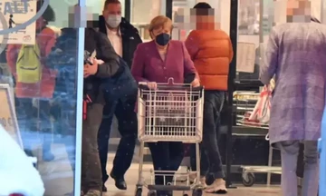 Γερμανία: Έκλεψαν το πορτοφόλι της Άνγκελα Μέρκελ την ώρα που ψώνιζε σε σούπερ μάρκετ